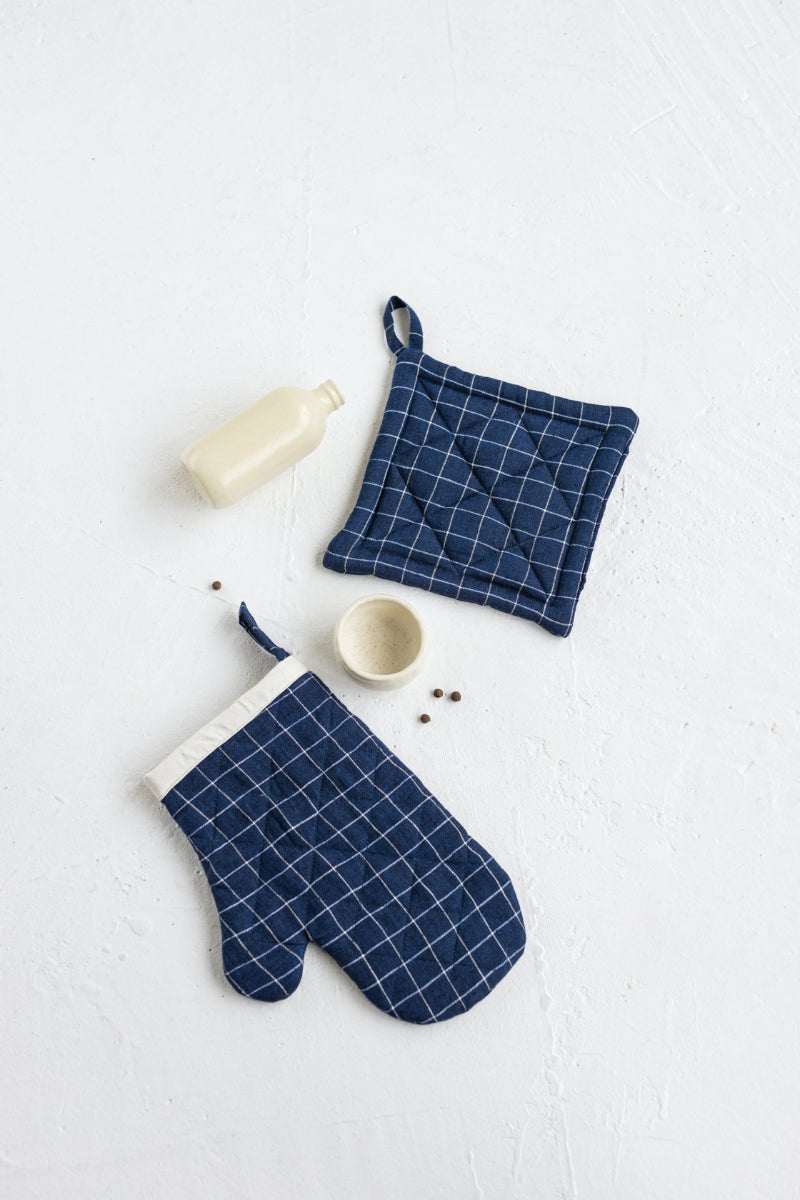 blue linen oven mitt and linen pot holder