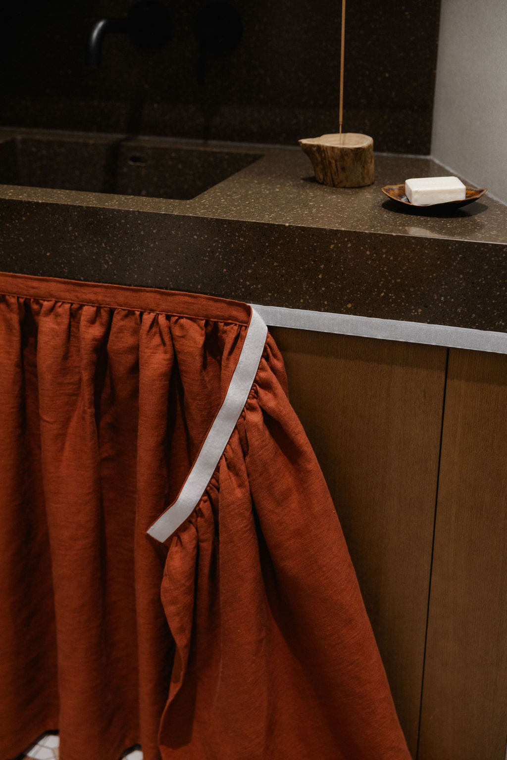 linen sink skirt with velcro