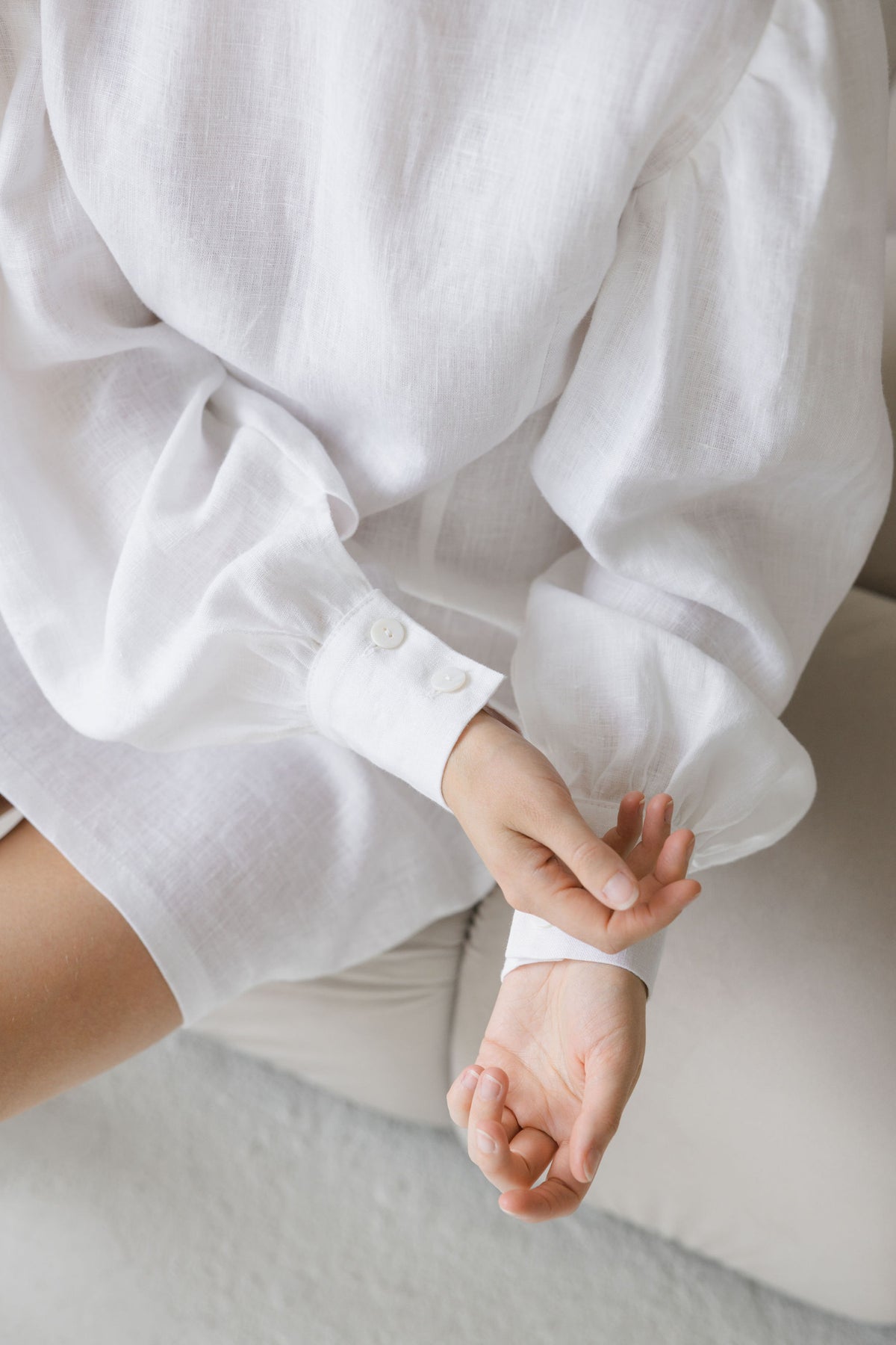 white linen dress with puff sleeves