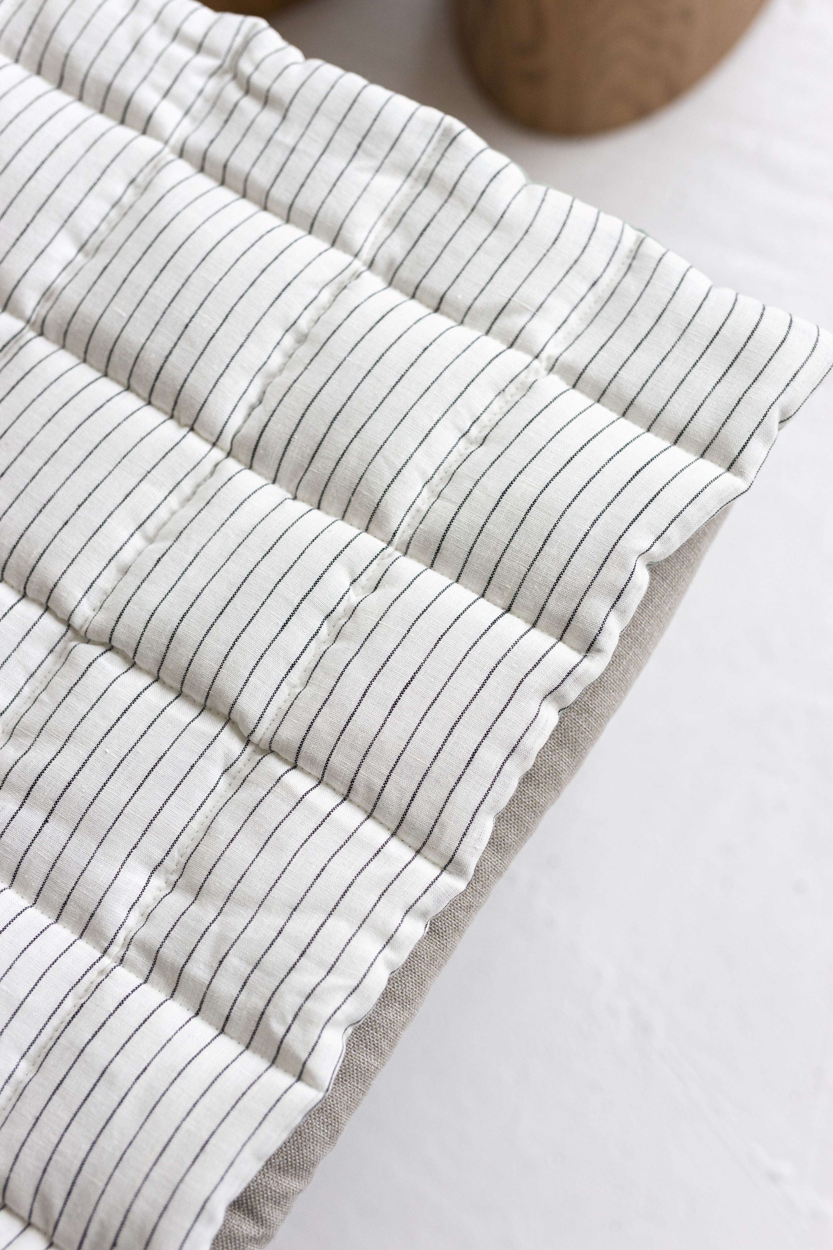 Two-sided Sage Linen Couch Mat