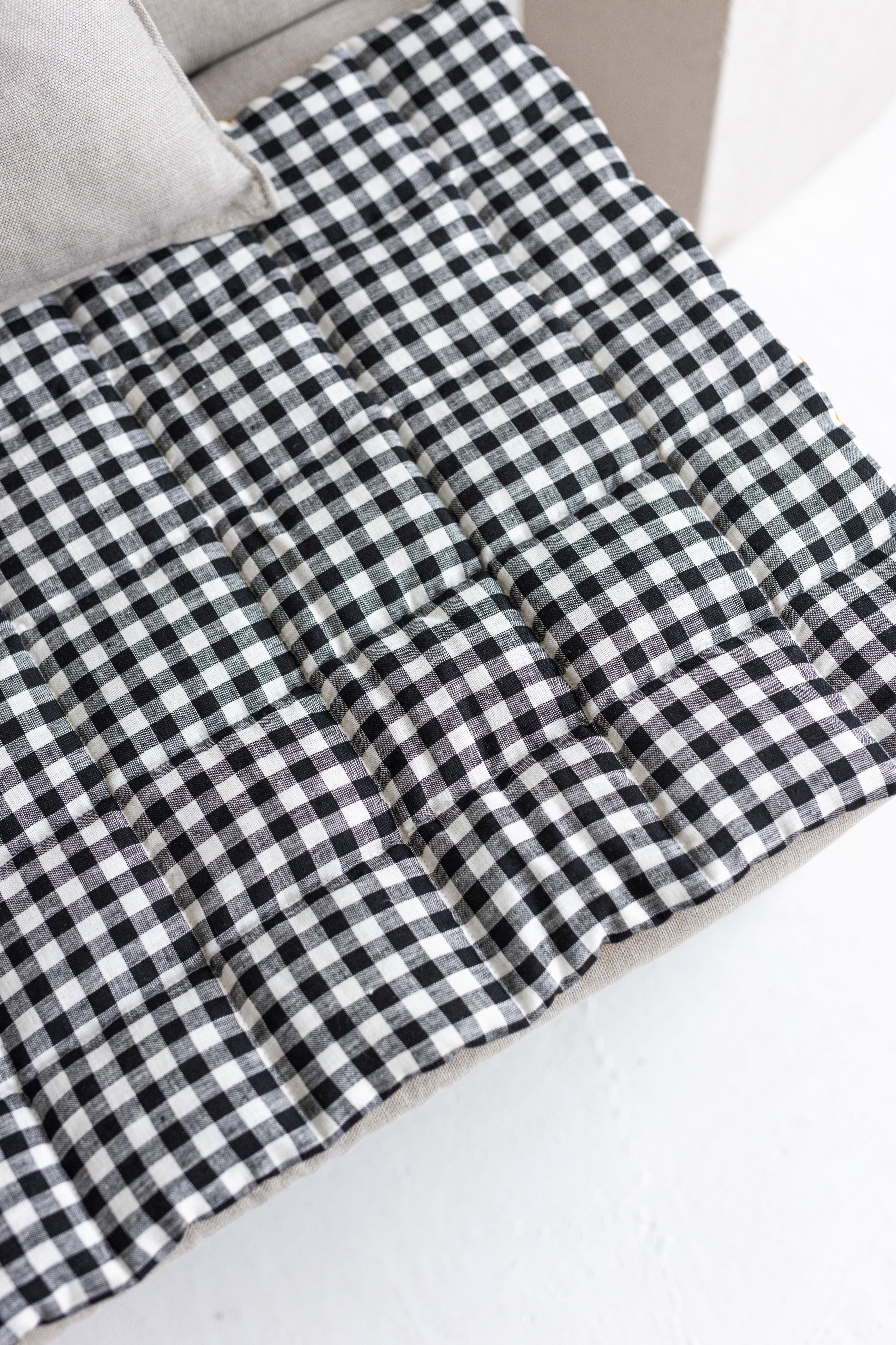 Two-sided Mustard Linen Couch Mat