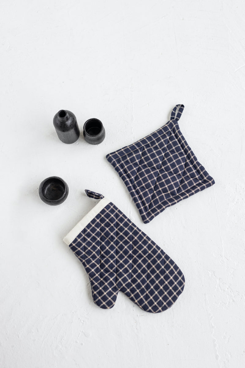 linen oven mitt and linen pot holder
