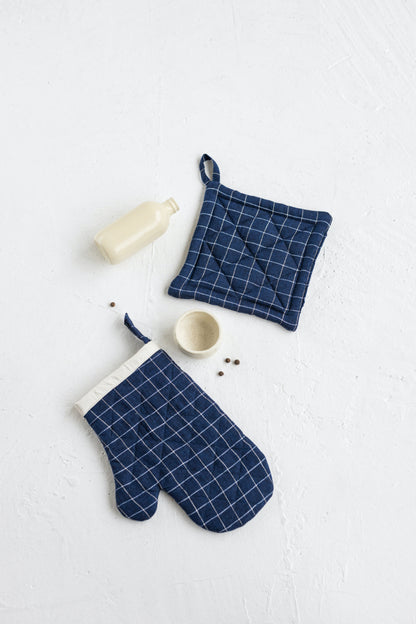 blue linen oven mitt and linen pot holder