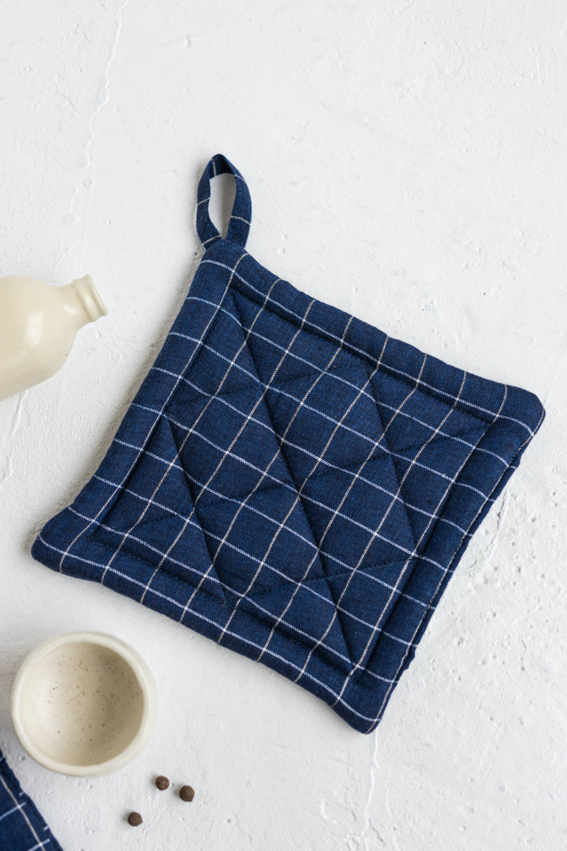 blue linen oven mitt and linen pot holder