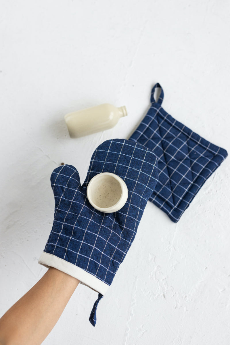 blue linen oven mitt and linen pot holder