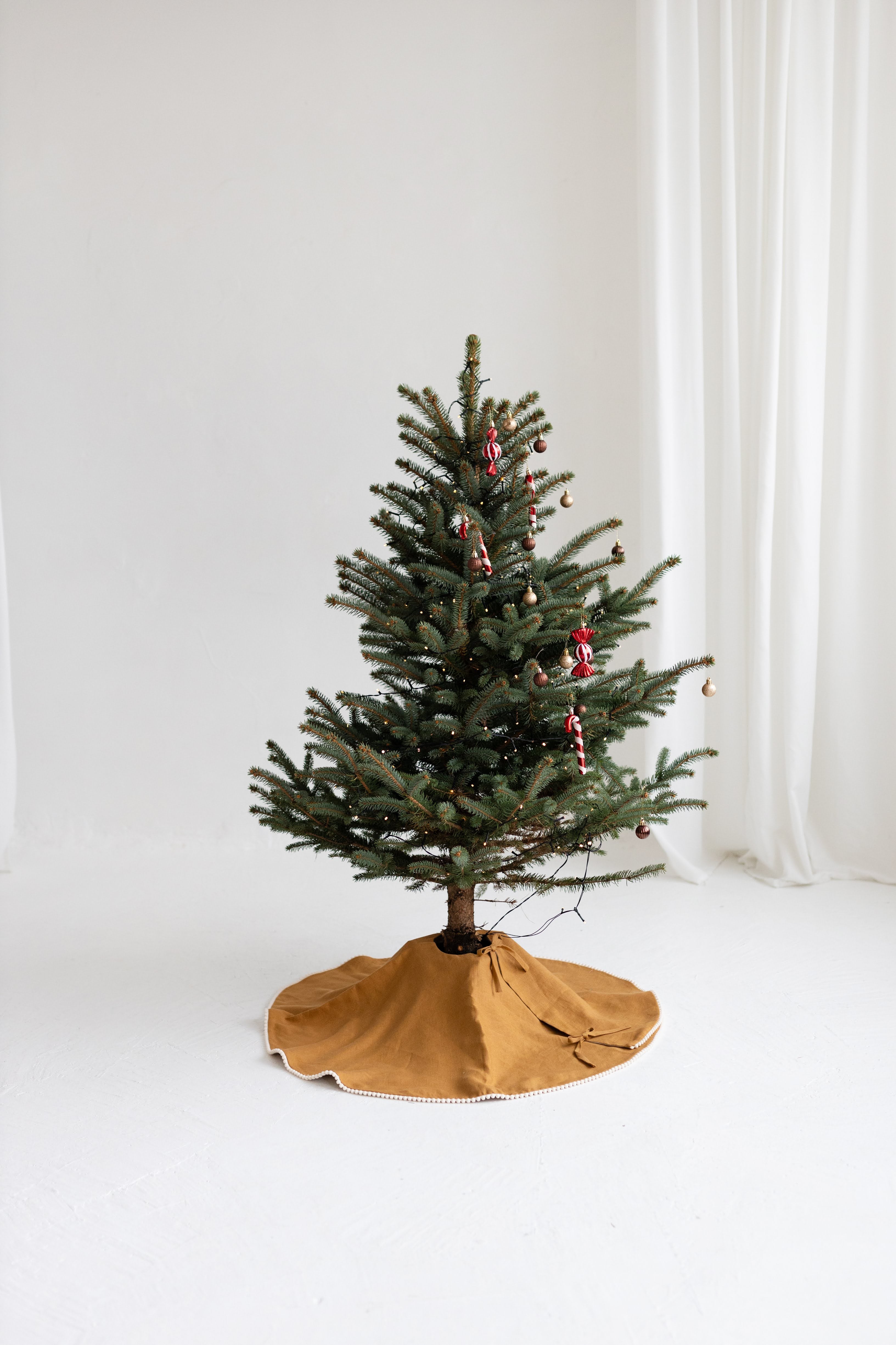 linen Christmas tree skirt