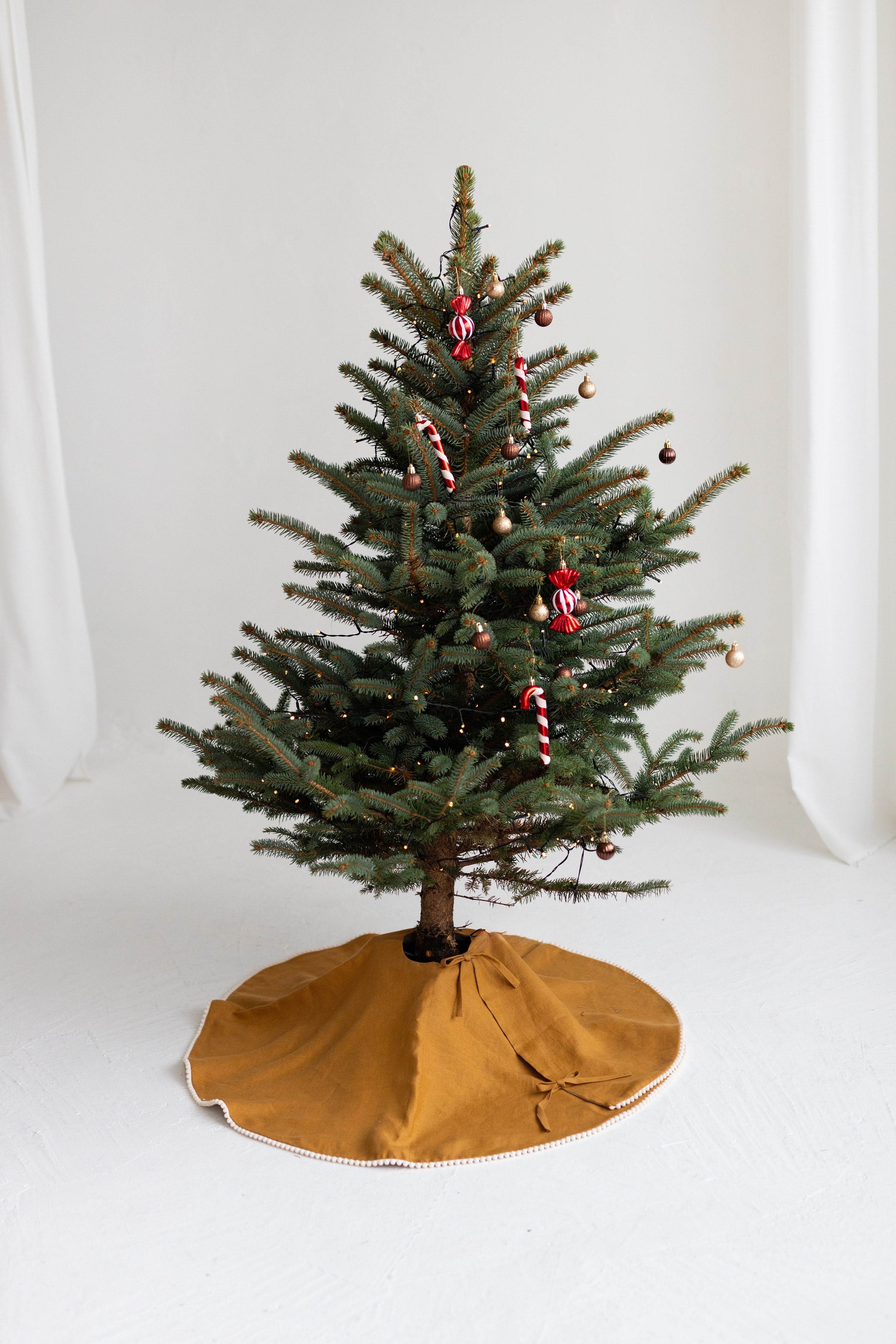 linen Christmas tree skirt
