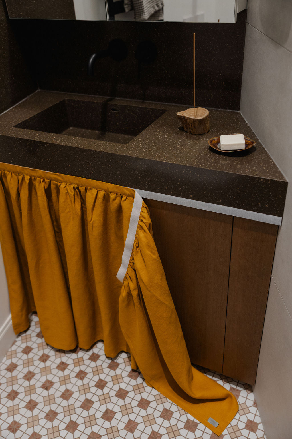 linen sink skirt with velcro