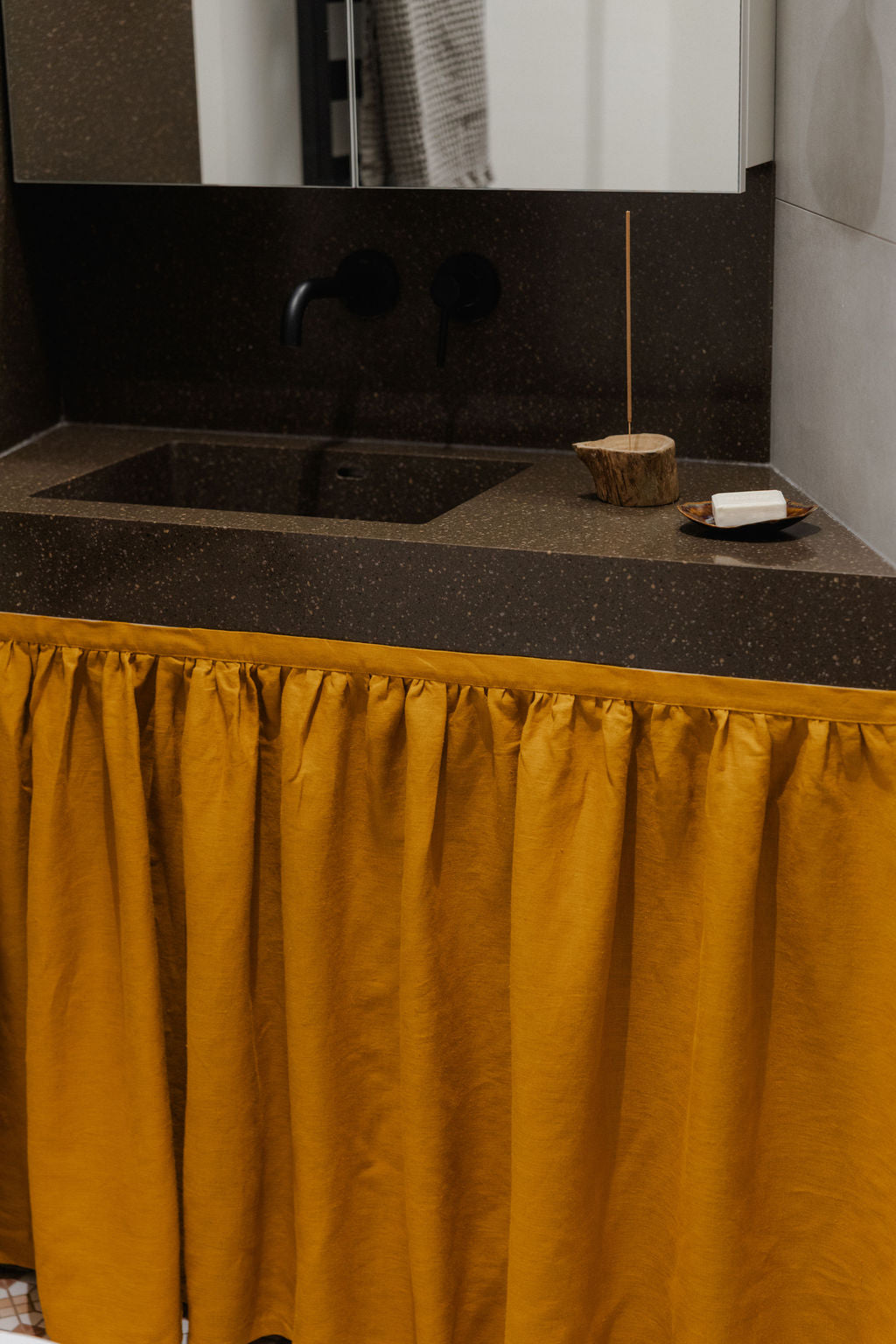 linen sink skirt with velcro