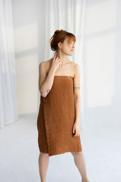 The model is wearing XS/S/M size.