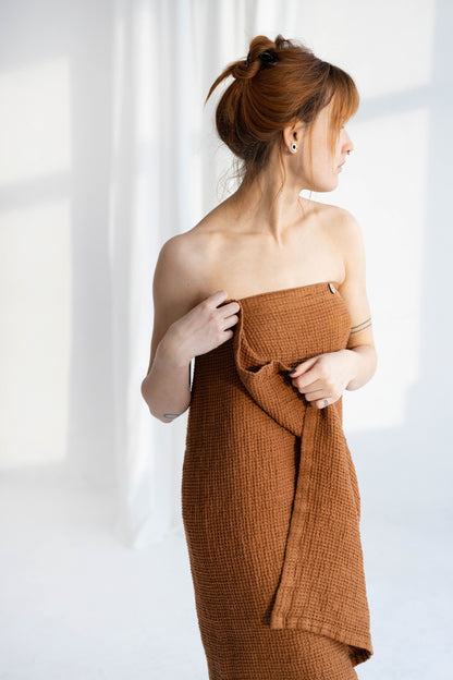 The model is wearing XS/S/M size.