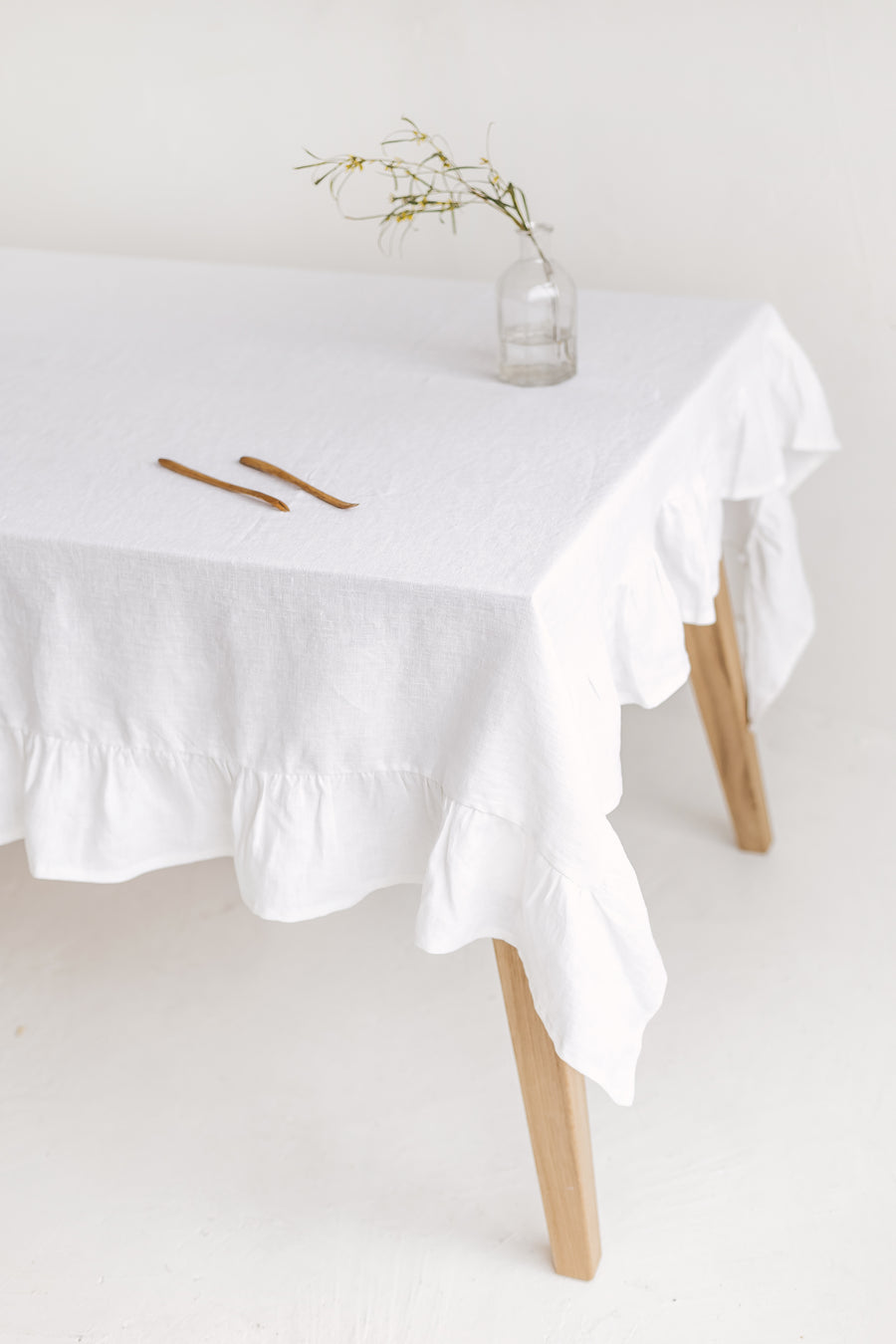 linen ruffle tablecloth