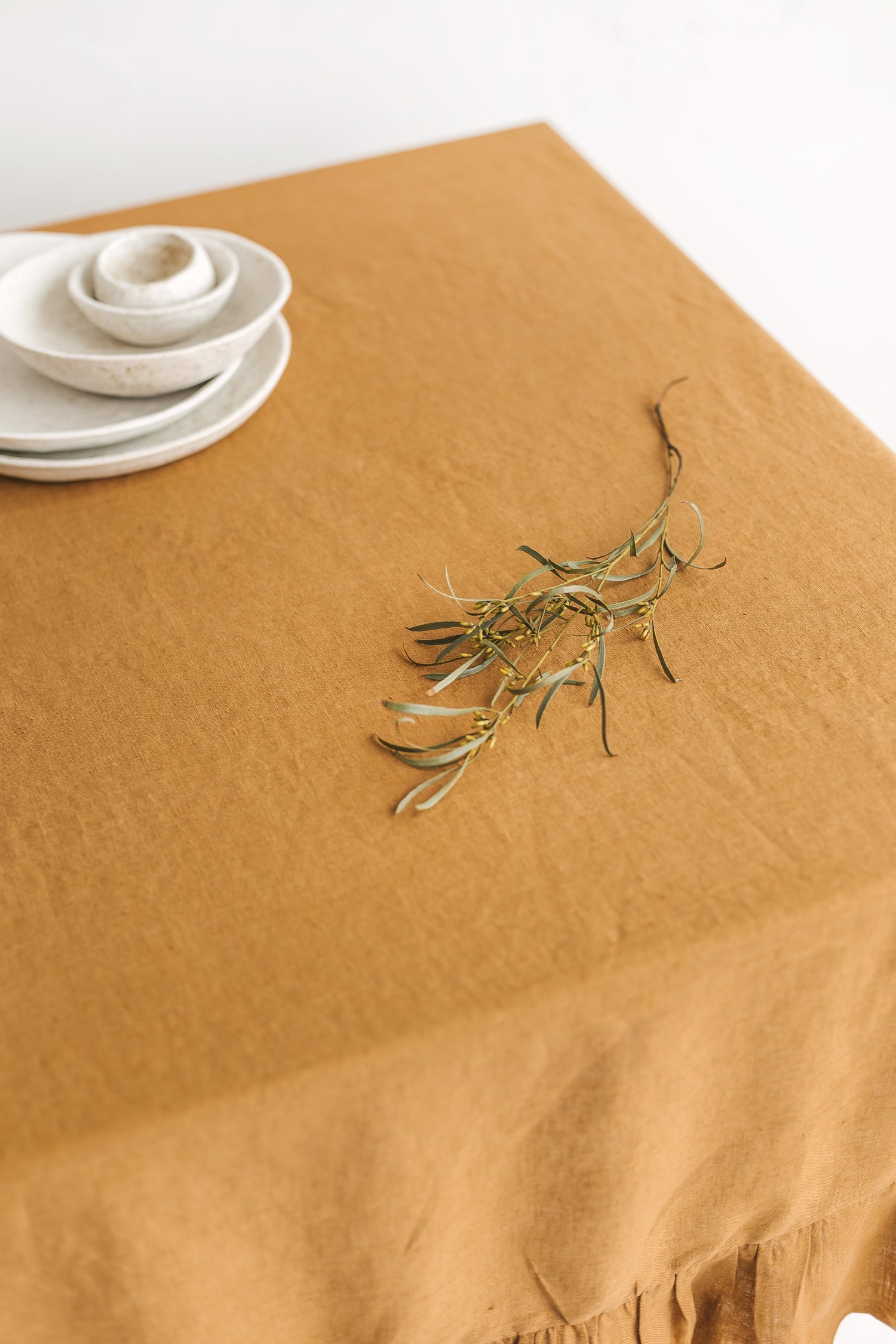 linen ruffle tablecloth