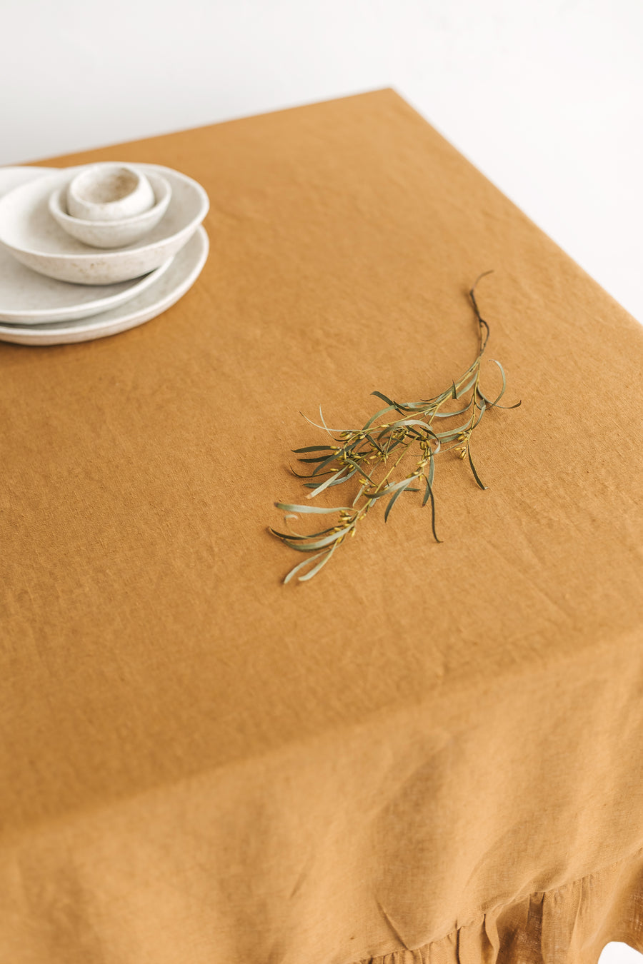 linen ruffle tablecloth