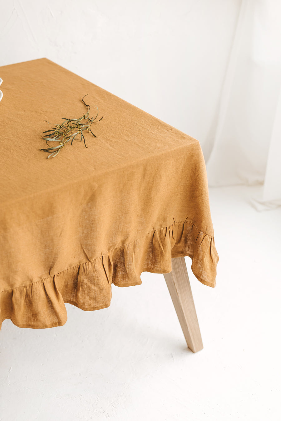White Linen Tablecloth With Ruffle