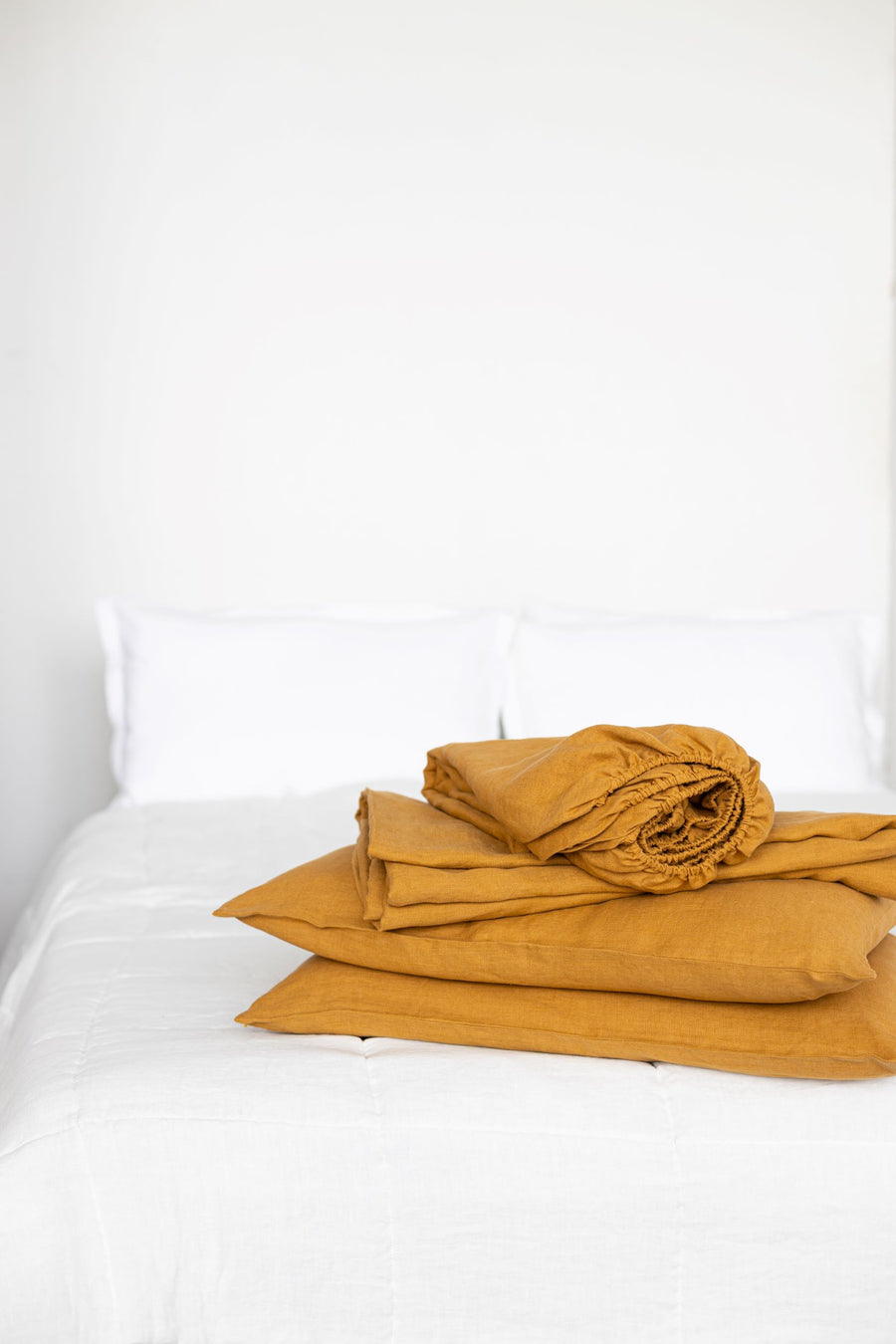 Set Of Fitted Sheet, Flat Sheet And 2 Pillowcases in Amber