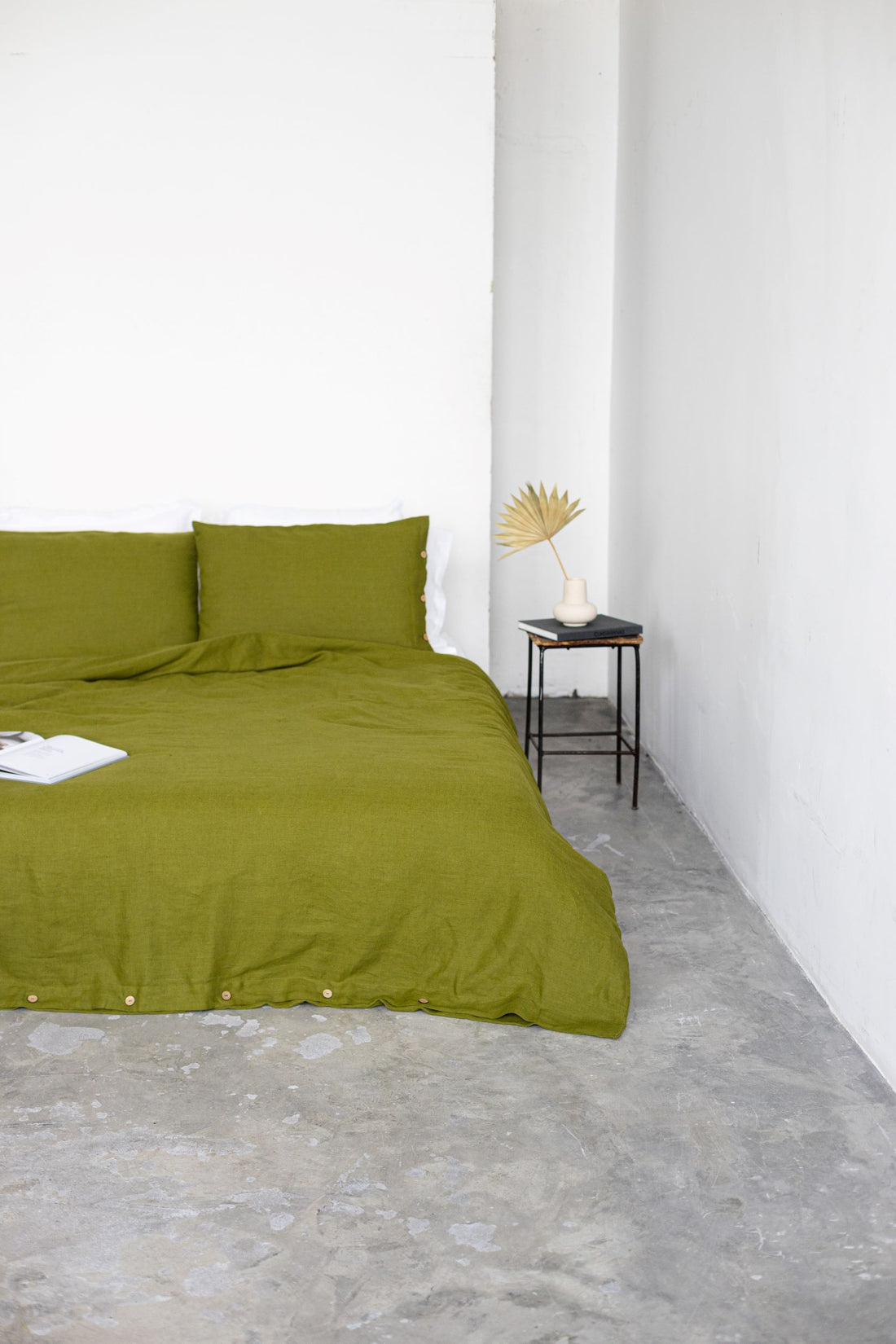 Moss green linen bedding set