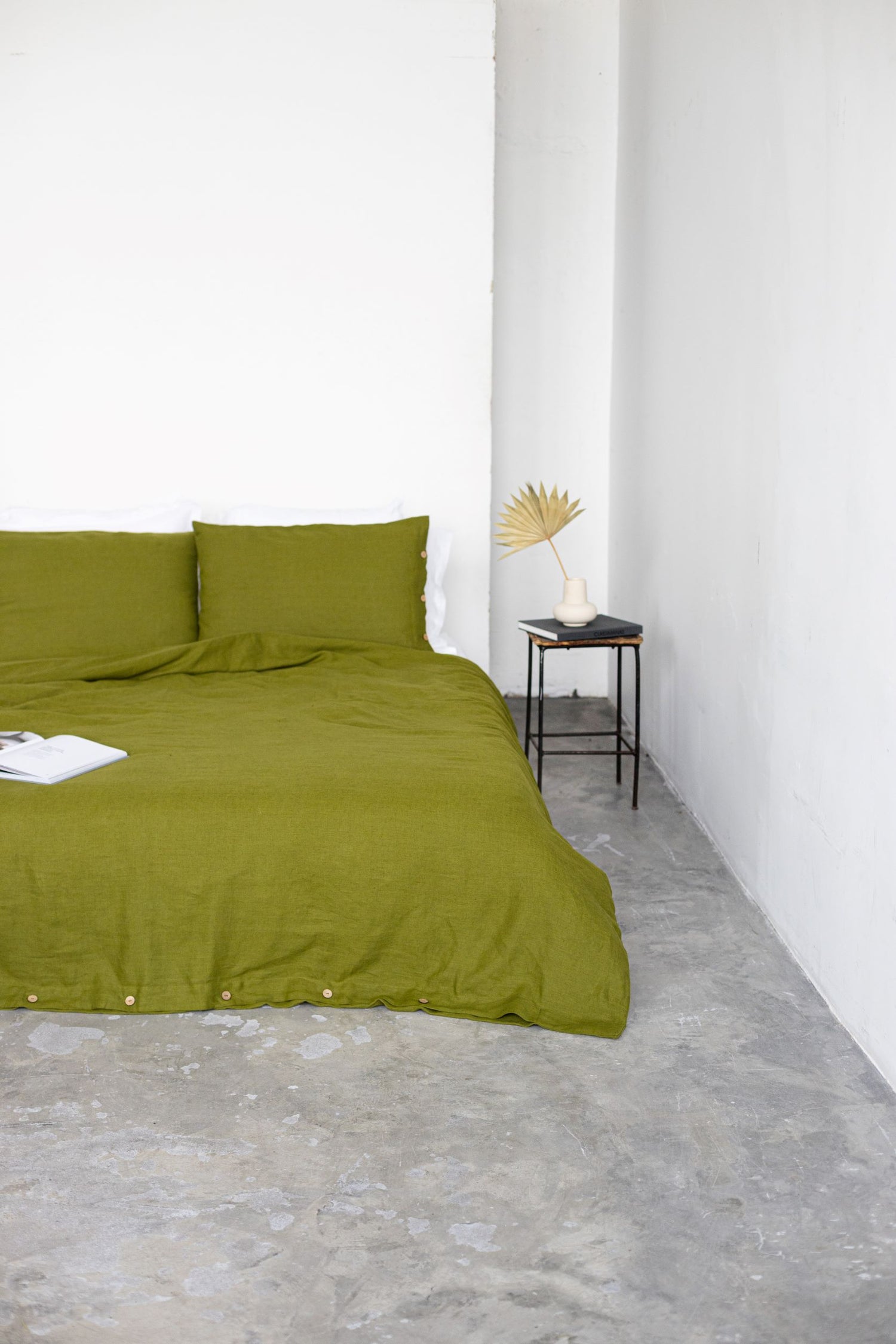 Moss green linen bedding set