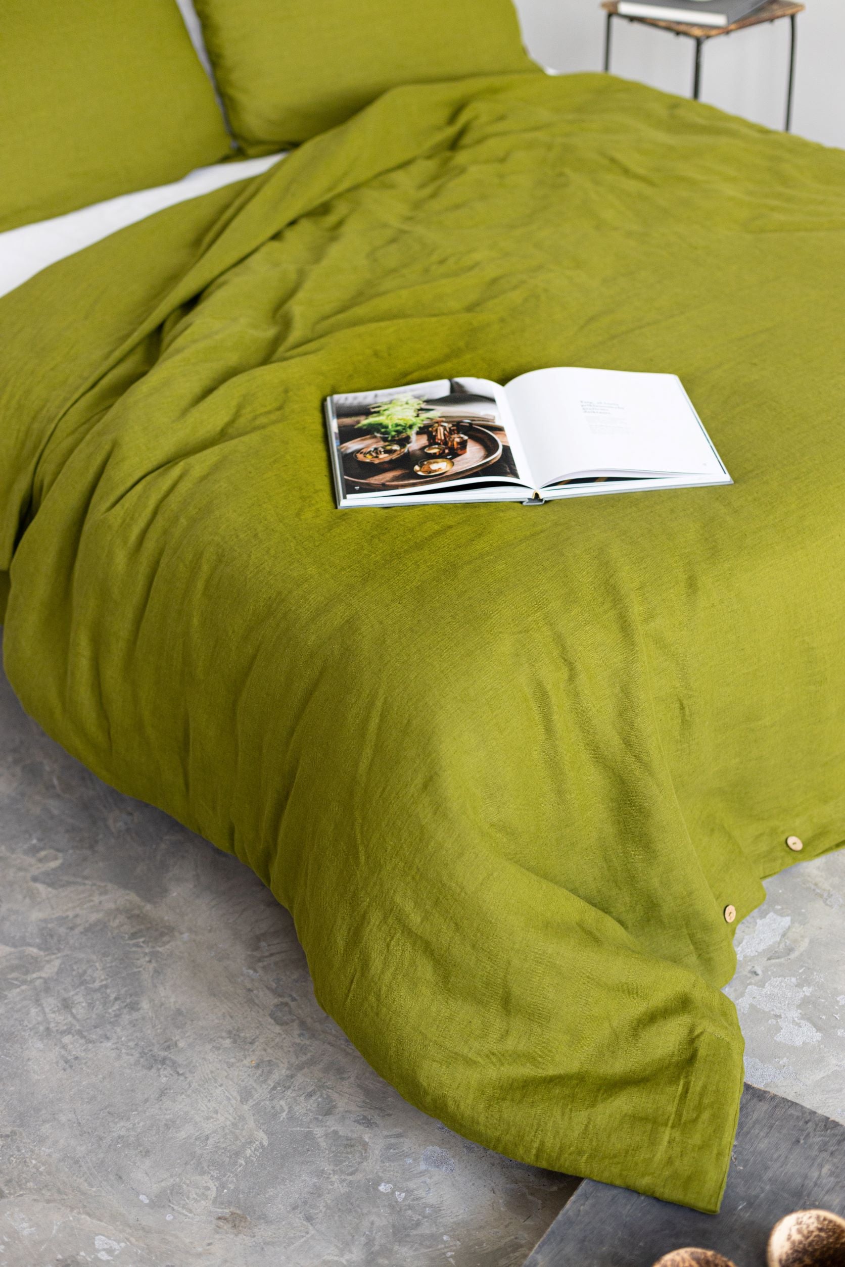 Moss green linen bedding set