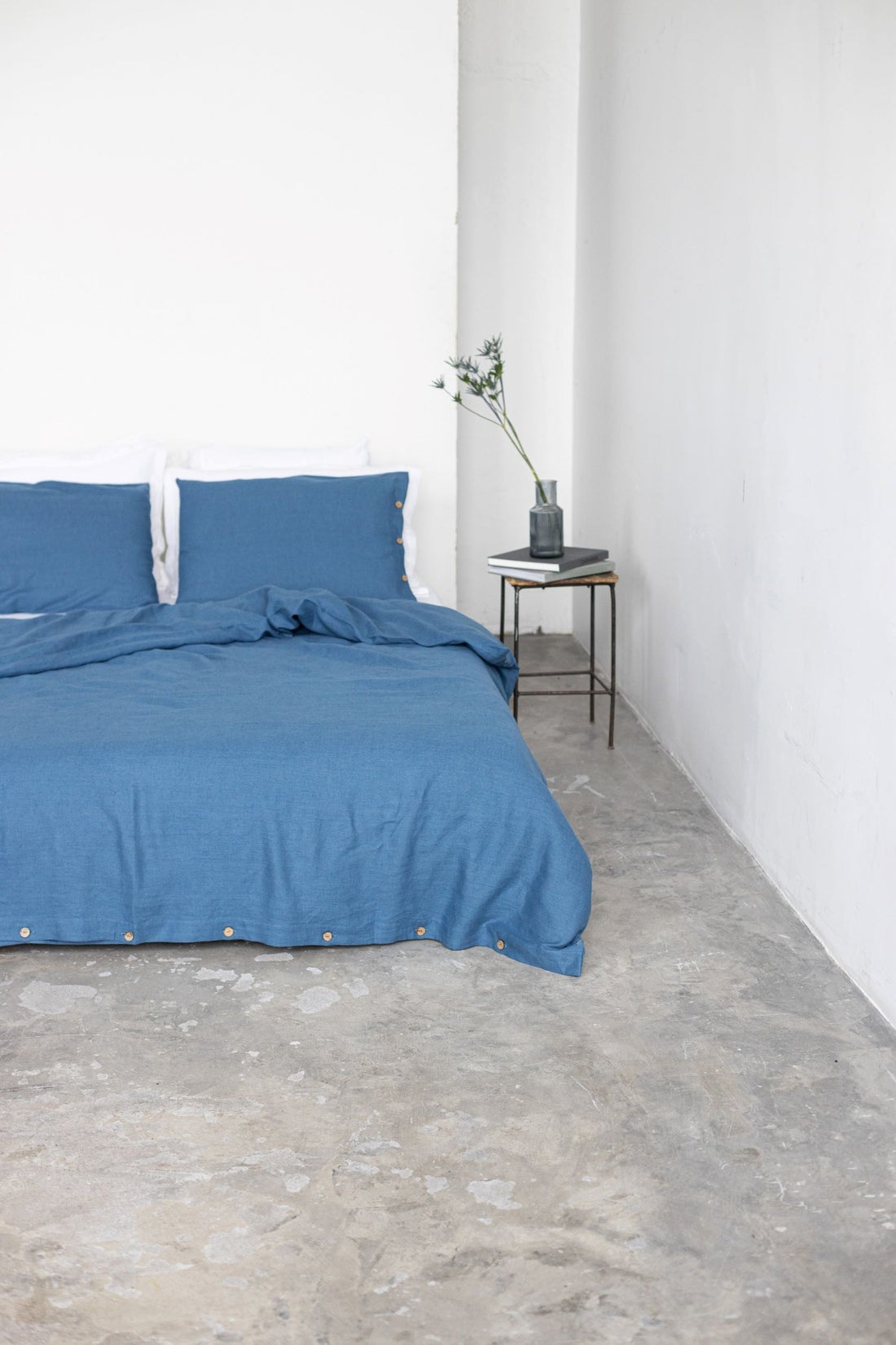 Blue linen duvet cover with buttons