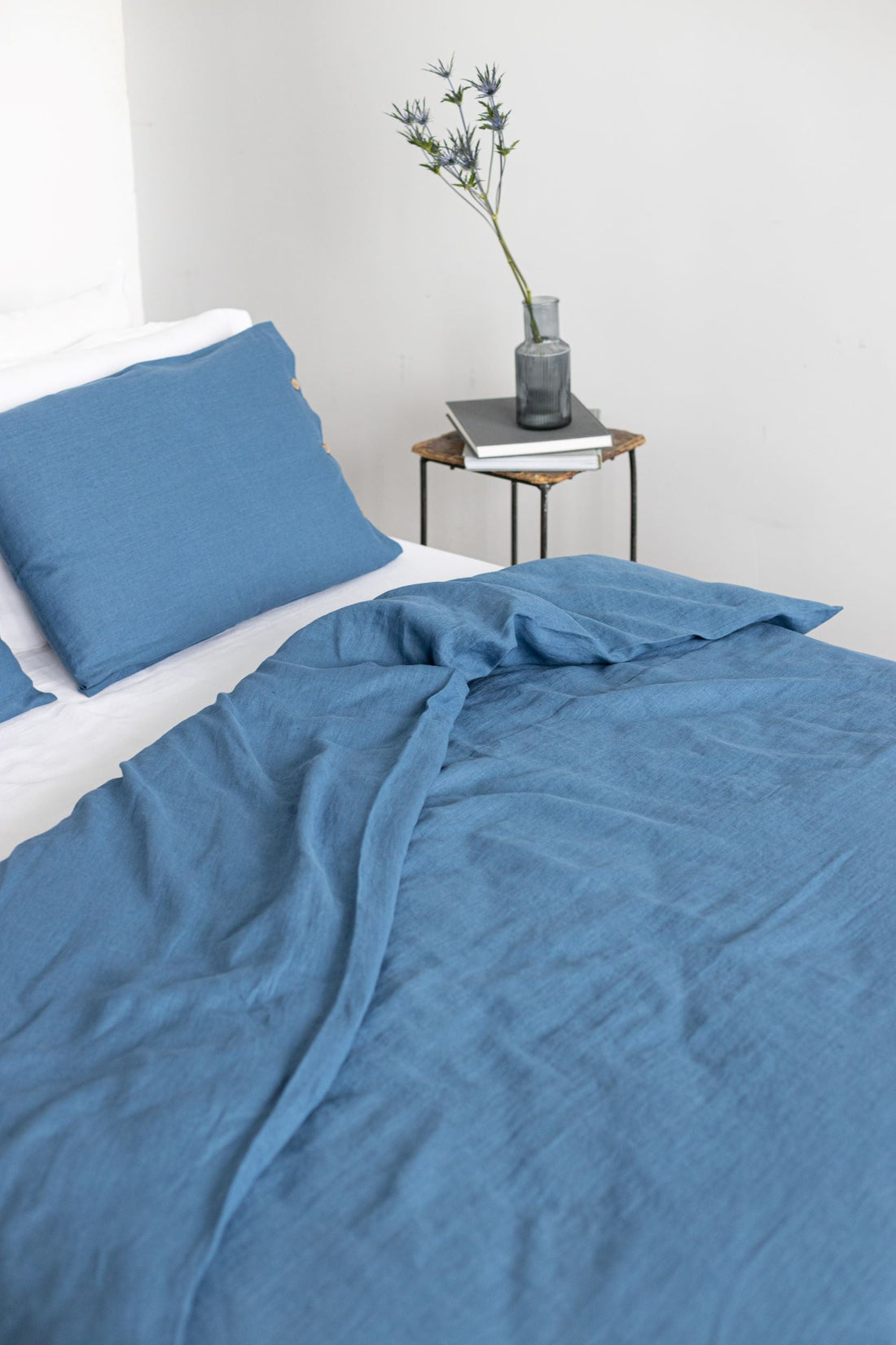Blue linen duvet cover with buttons