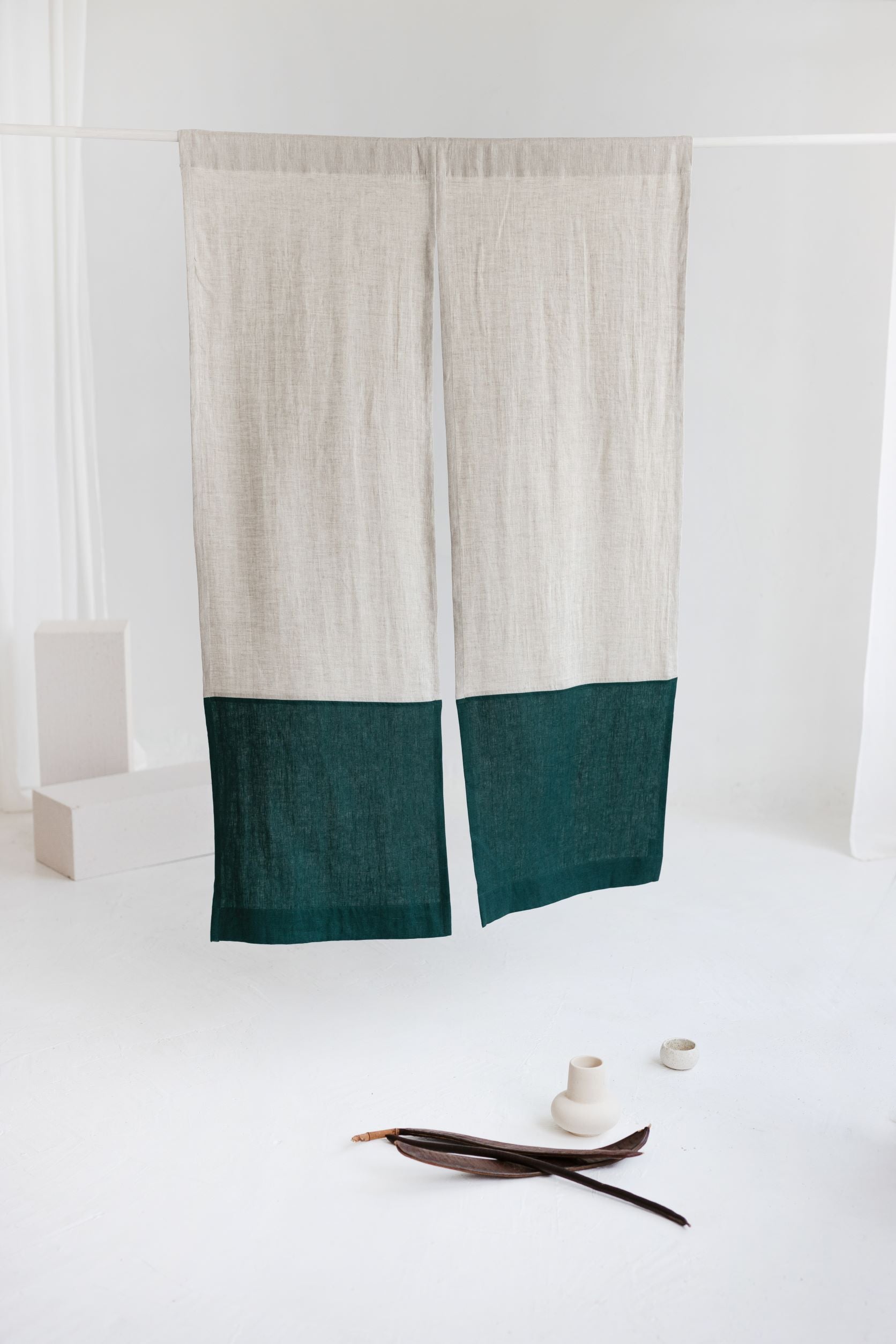 のれん Color Block Natural Light Emerald Linen Noren Curtain – Sand Snow