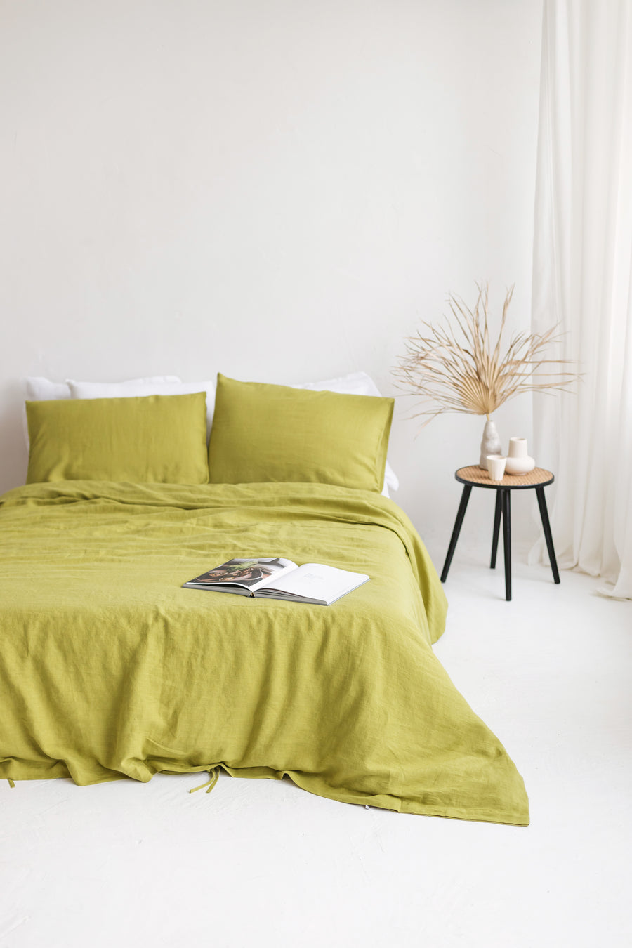 Set Of Lime Green Linen Duvet Cover And 2 Pillow Cases