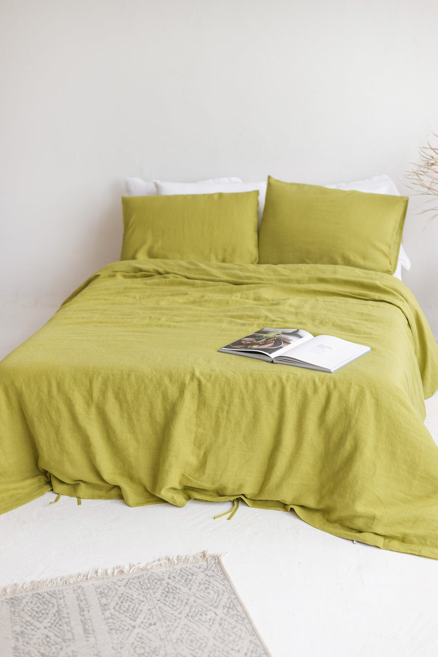 Set Of Lime Green Linen Duvet Cover And 2 Pillow Cases