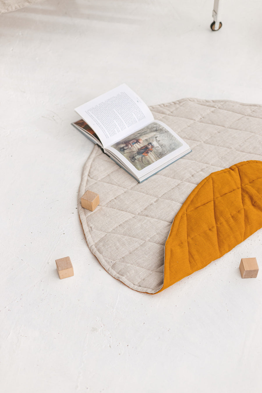 Cloud Gray Dark Teal Round Linen Quilted Rug