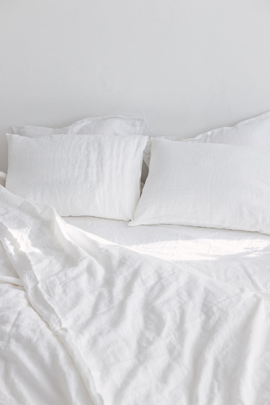 Set Of White Linen Duvet Cover And 2 Pillow Cases