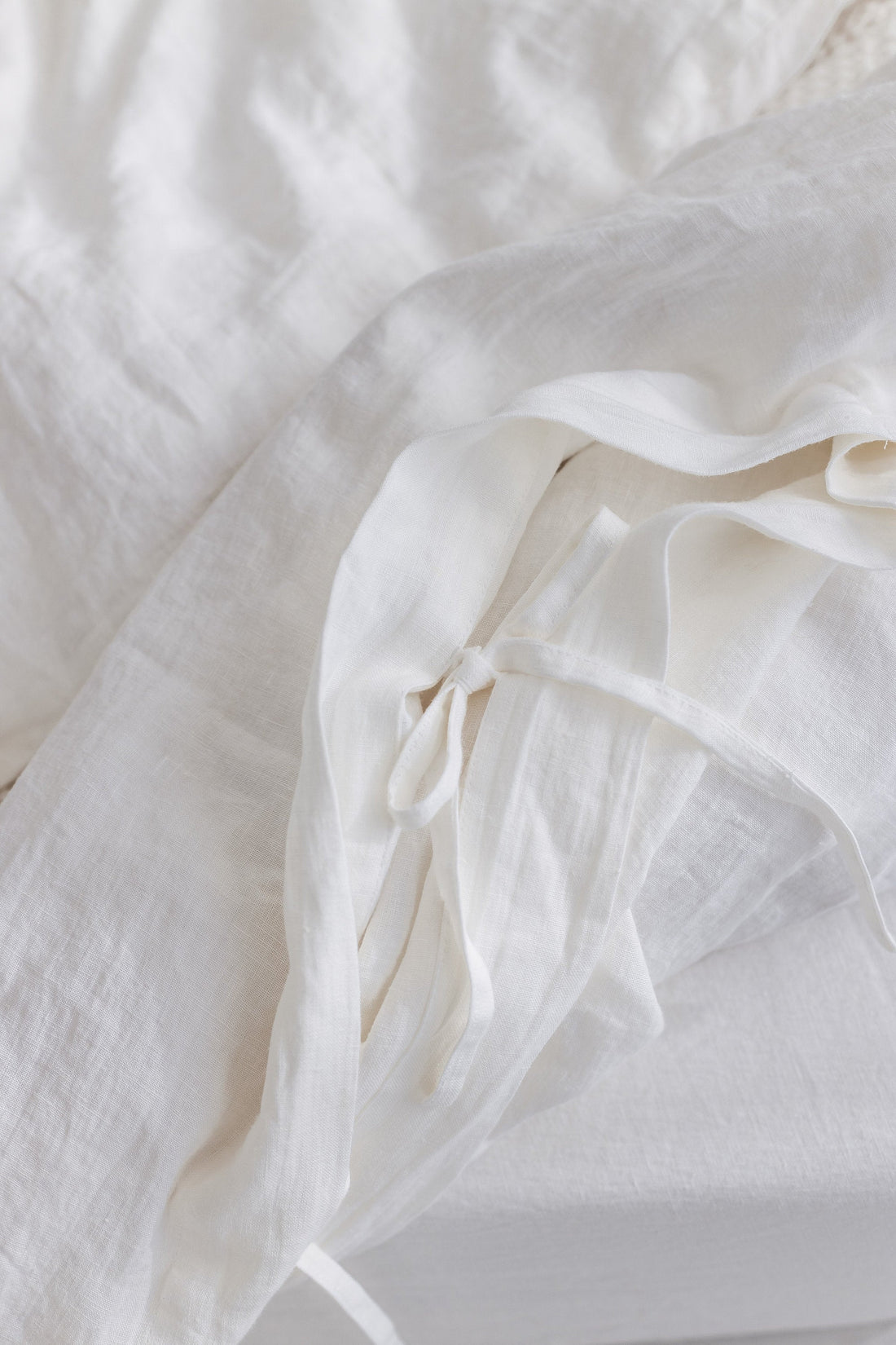 Set Of White Linen Duvet Cover And 2 Pillow Cases
