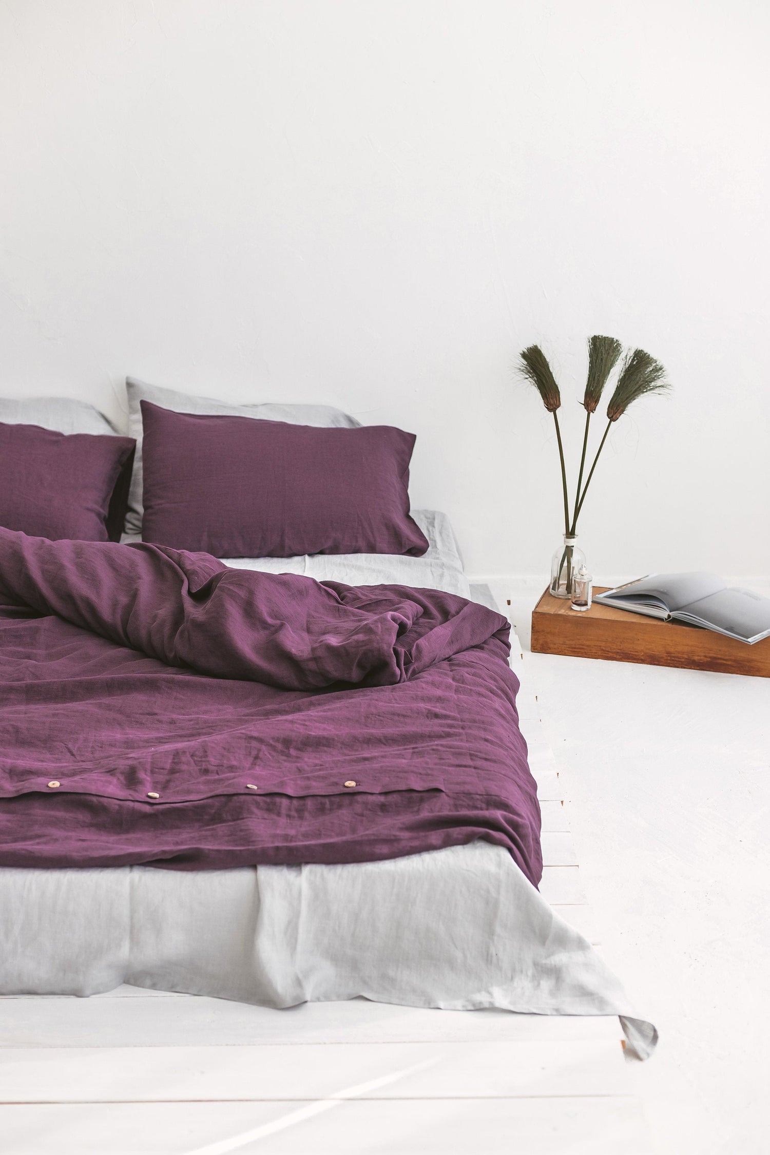 Set Of Plum Linen Duvet Cover With Buttons And 2 Pillow Cases