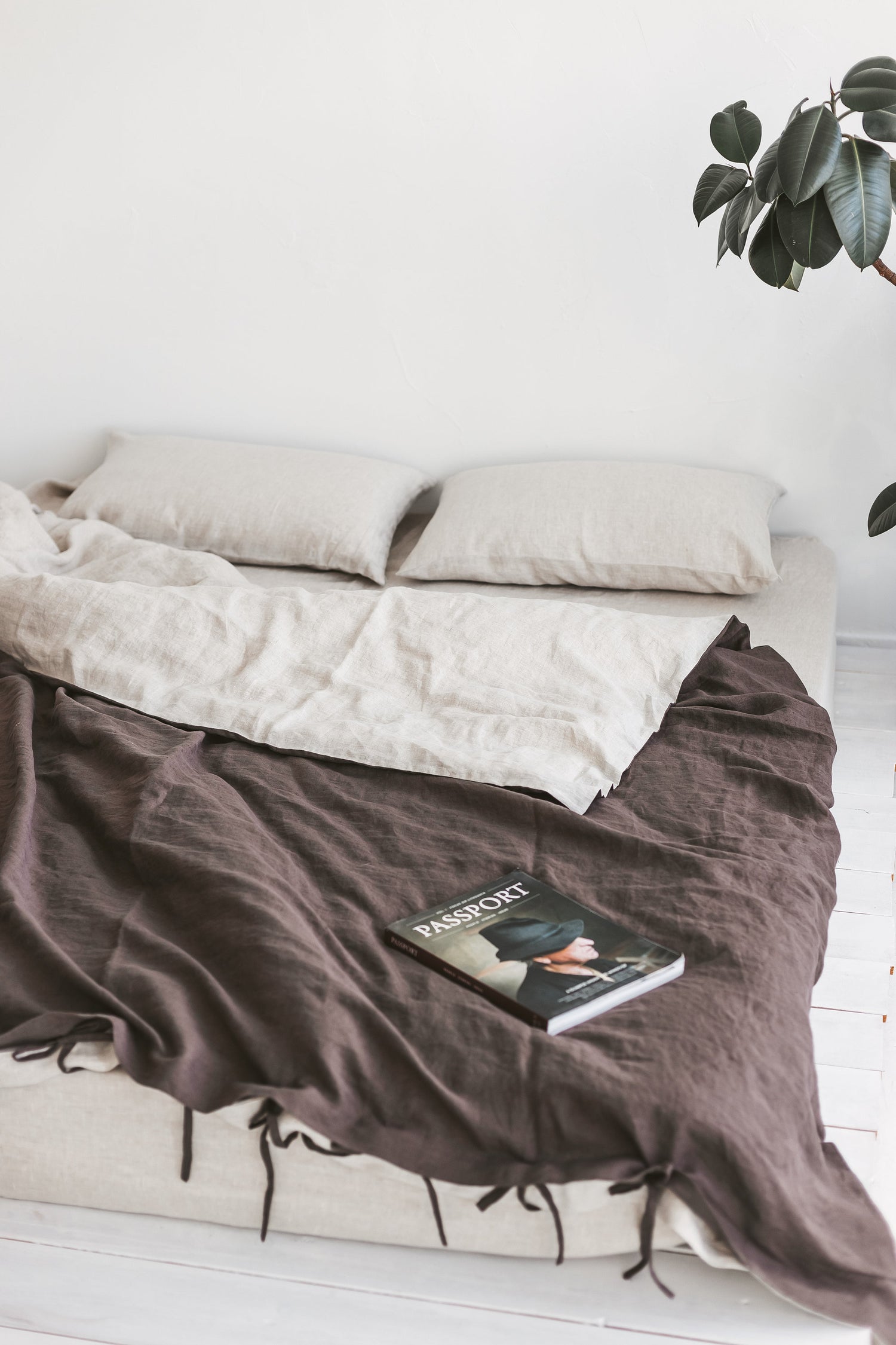 Set Of Two Sided Linen Duvet Cover And 2 Pillowcases