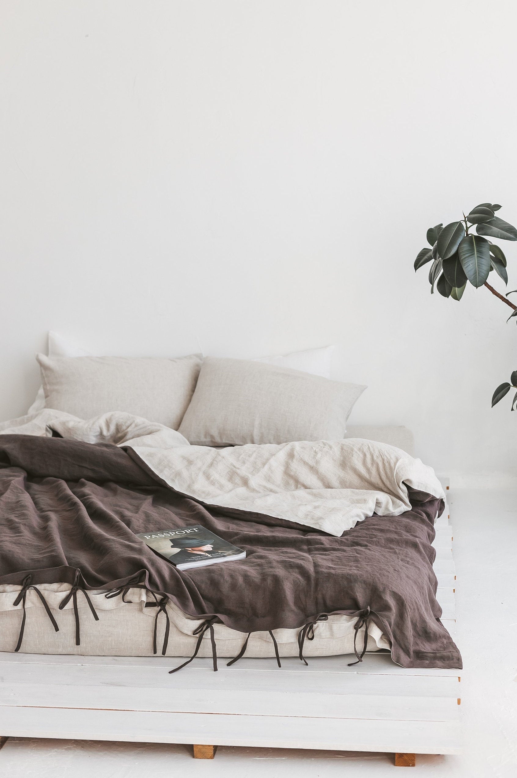 Set Of Two Sided Linen Duvet Cover And 2 Pillowcases