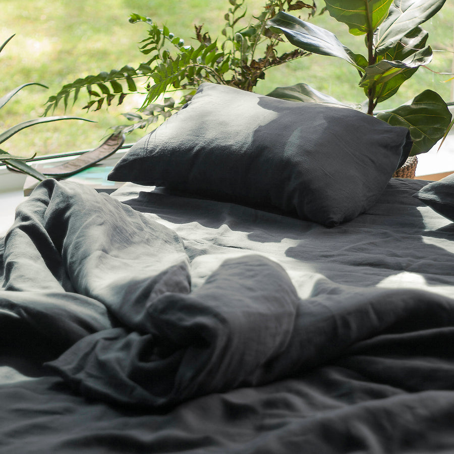 Set Of Graphite Gray Linen Duvet Cover And 2 Pillow Cases