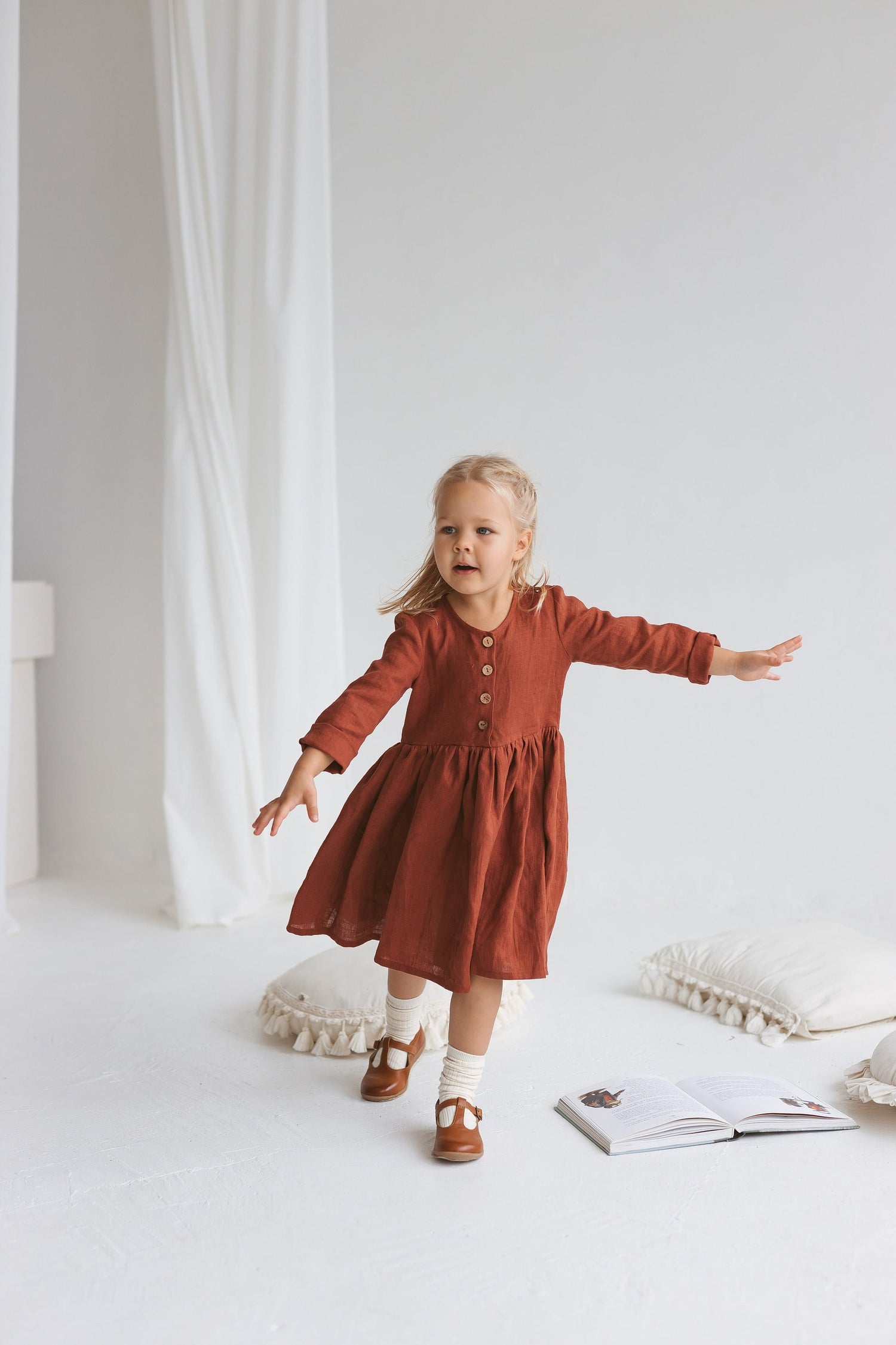 Rusty Linen Girl's Dress With Buttons | SAND SNOW LINEN Sand Snow Linen Rusty Linen Girl's Dress With Buttons | SAND SNOW LINEN Sand Snow Linen