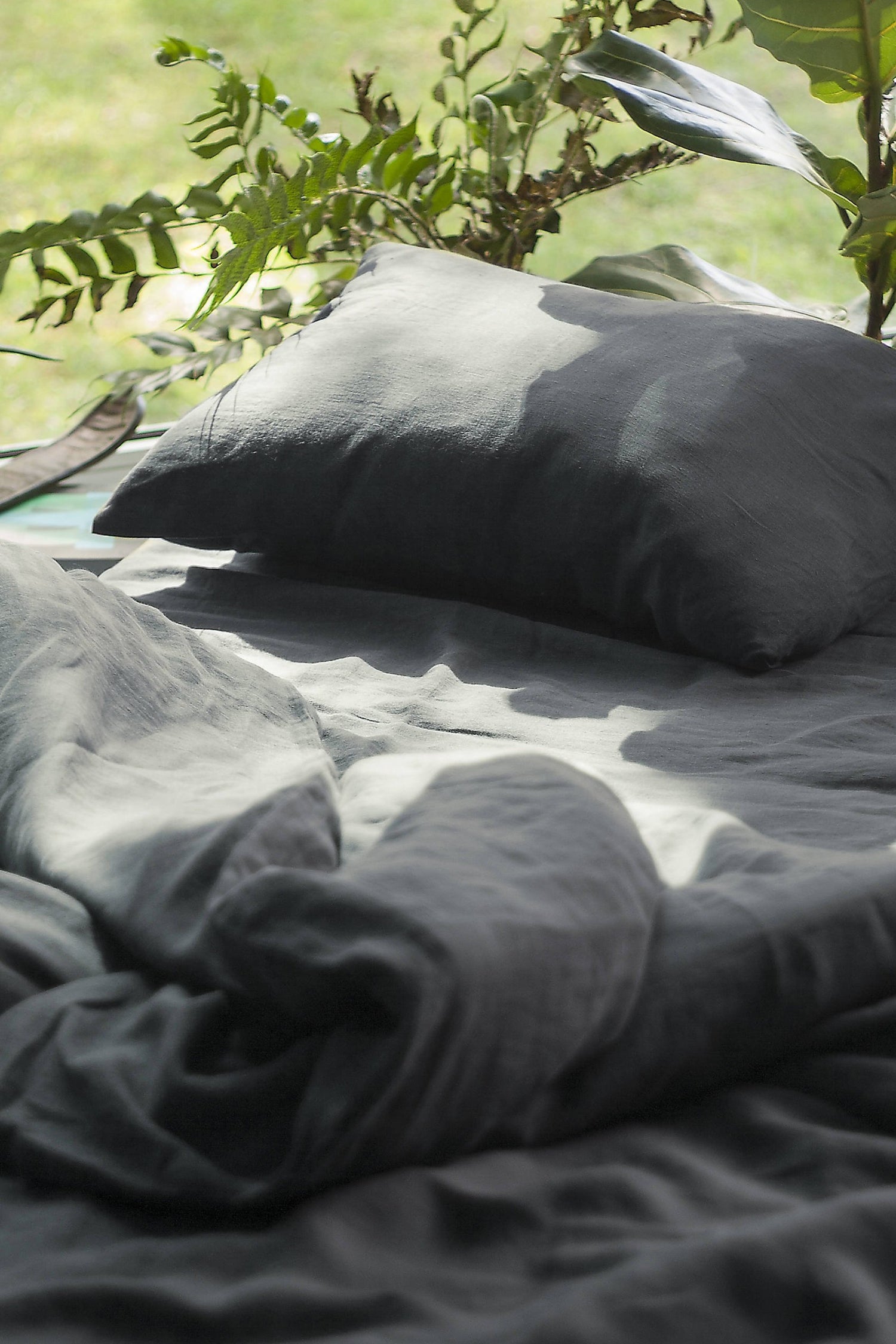 Set Of Graphite Gray Linen Duvet Cover And 2 Pillow Cases