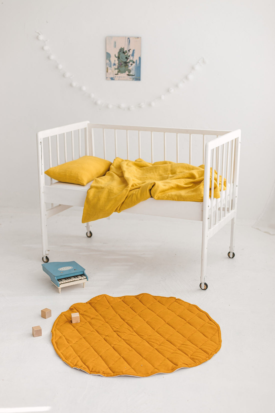 Mustard Natural Light Round Linen Quilted Rug