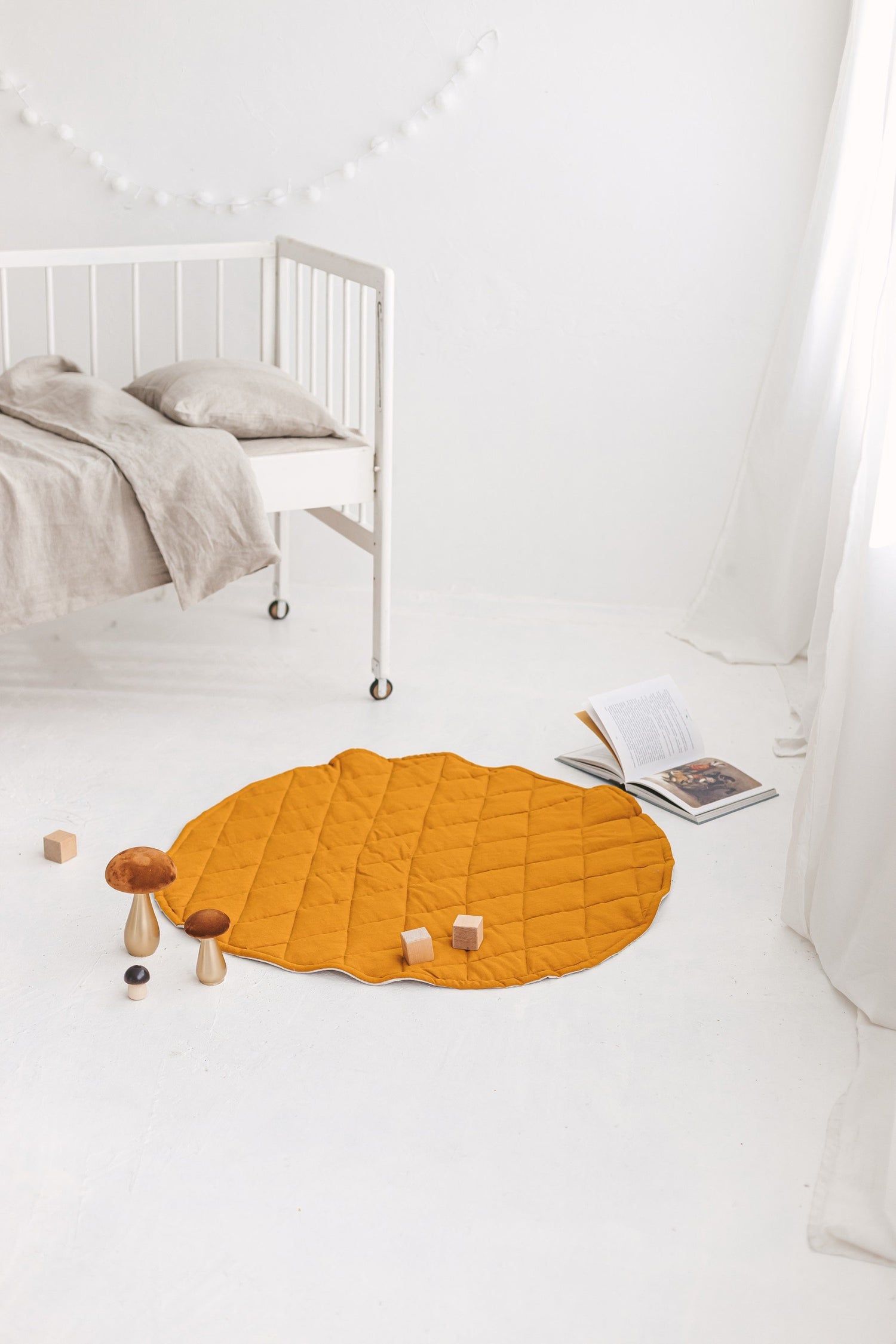 Mustard Natural Light Round Linen Quilted Rug