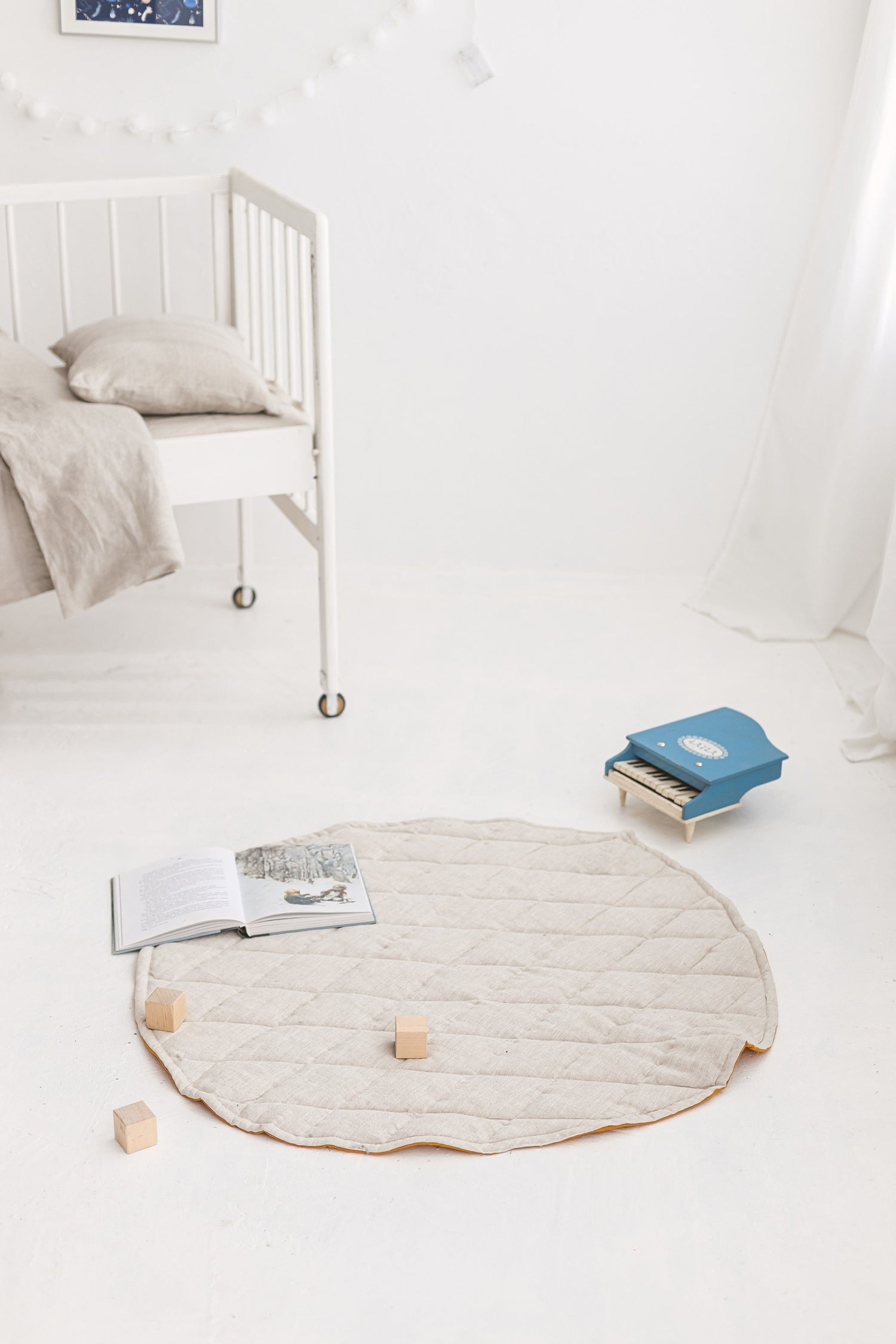 Mustard Natural Light Round Linen Quilted Rug